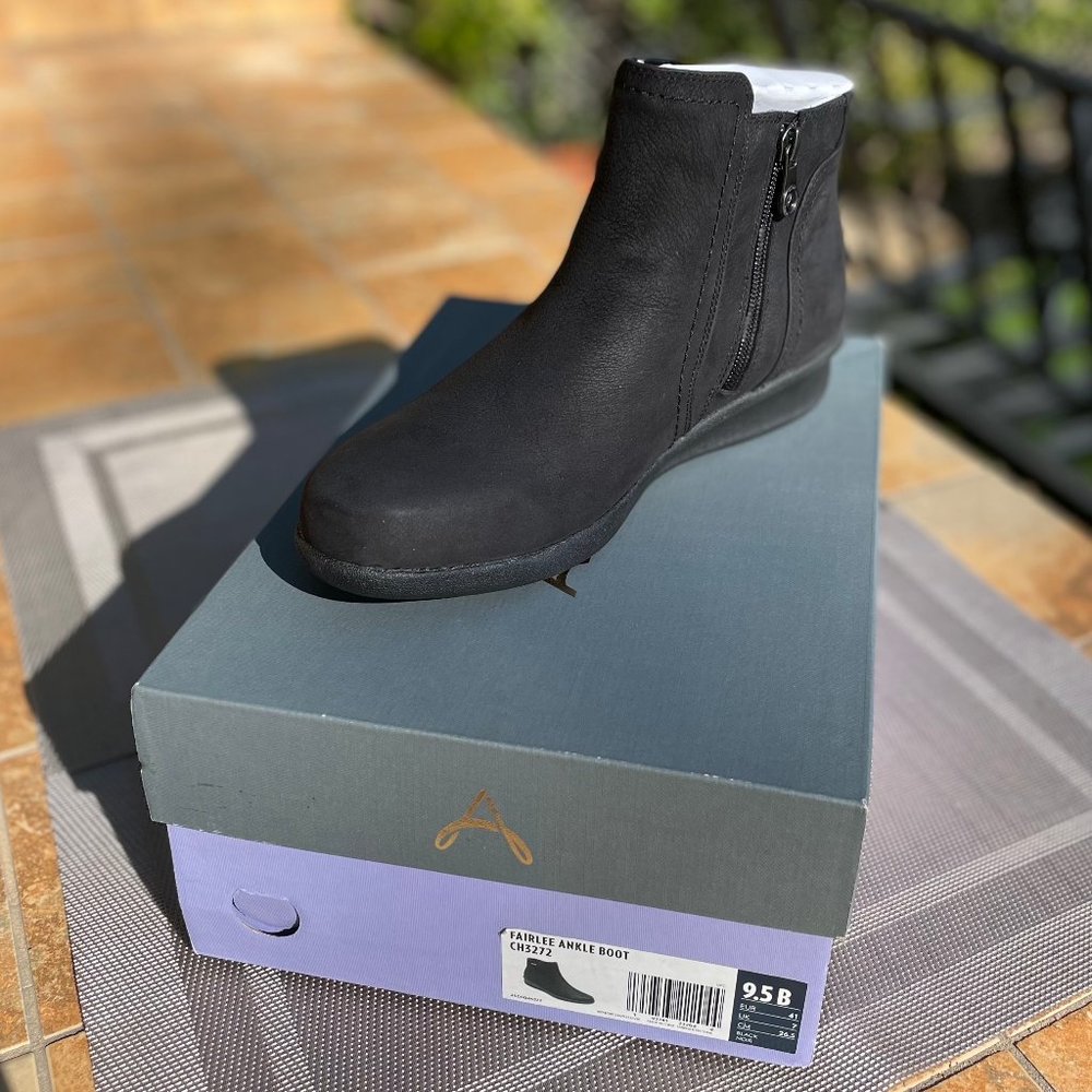 NEW: Aravon CH3272 Fairlee Ankle Boot Black Nubuck Leather SZ 9.5-B